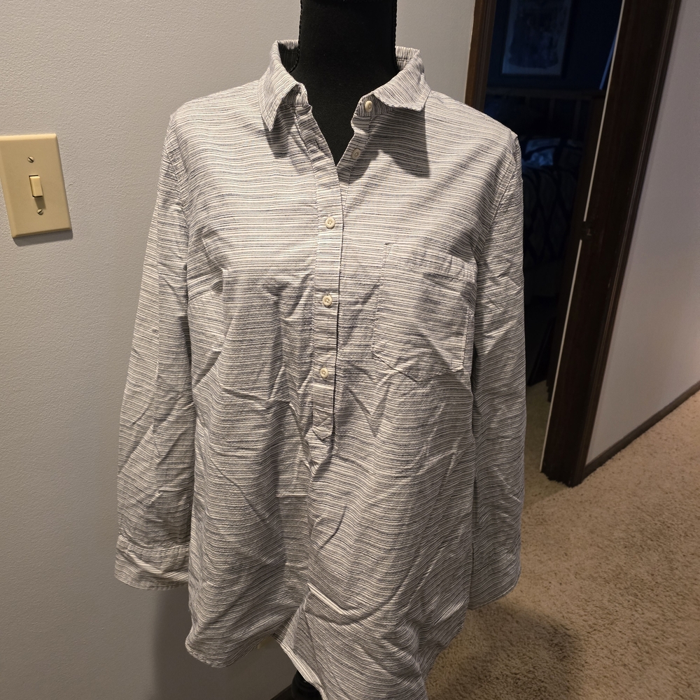 Merona Womens Casual Gray Button Down Shirt